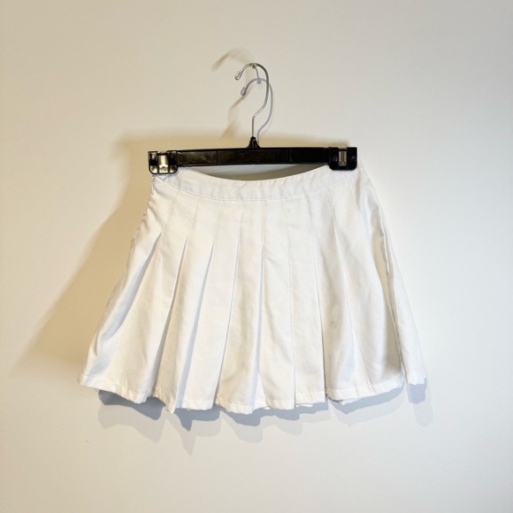 Ardene | women's small White Mini Pleated Skirt - Picture 2 of 4